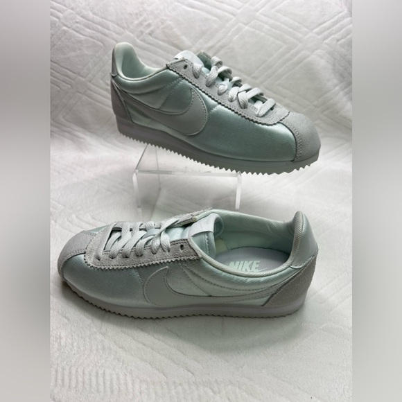 81: Nike Womens Classic Cortez Nylon (Barely Grey/ Barely Grey- White)Size 7.5 - Picture 1 of 8